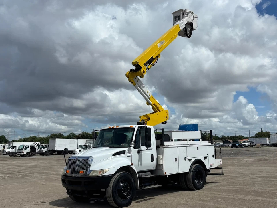 2012 International 4300M7 Altec 40' Bucket Truck Aerial Boom 6.4L V8
