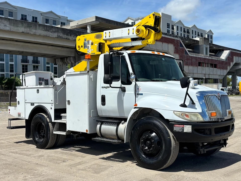2012 International 4300M7 Altec 40' Bucket Truck Aerial Boom 6.4L V8 - Image 2