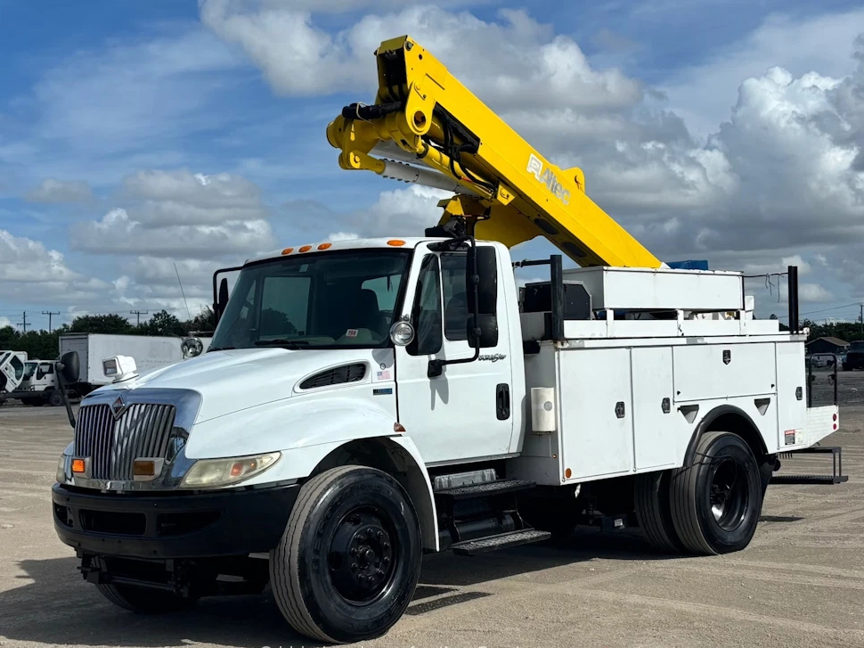 2012 International 4300M7 Altec 40' Bucket Truck Aerial Boom 6.4L V8 - Image 3