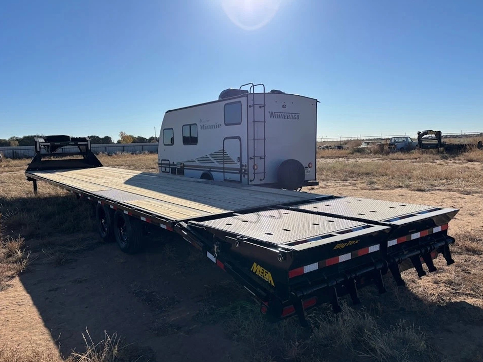 2026 Big Tex 14GN 40' Gooseneck T/A Flatbed Hotshot Utility Trailer - Image 3