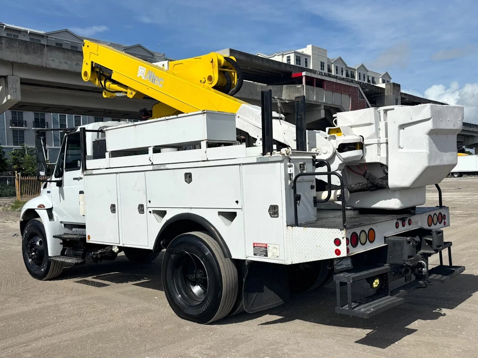 2012 International 4300M7 Altec 40' Bucket Truck Aerial Boom 6.4L V8 - Image 4