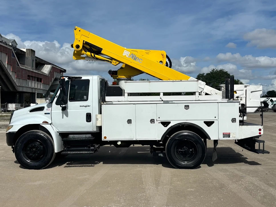 2012 International 4300M7 Altec 40' Bucket Truck Aerial Boom 6.4L V8 - Image 6