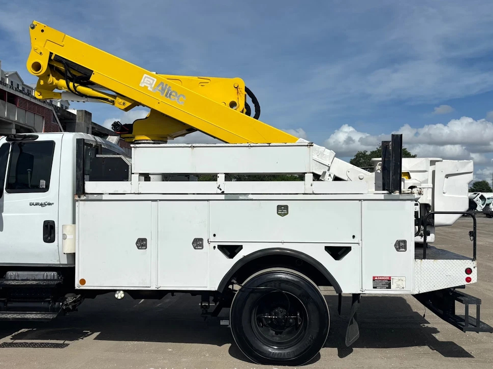 2012 International 4300M7 Altec 40' Bucket Truck Aerial Boom 6.4L V8 - Image 10